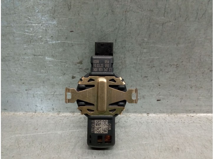 Replacement rain sensor for Volkswagen Taigo (CS1) 1.0 TSI OEM IAM reference 5Q0955547C 1702143401 