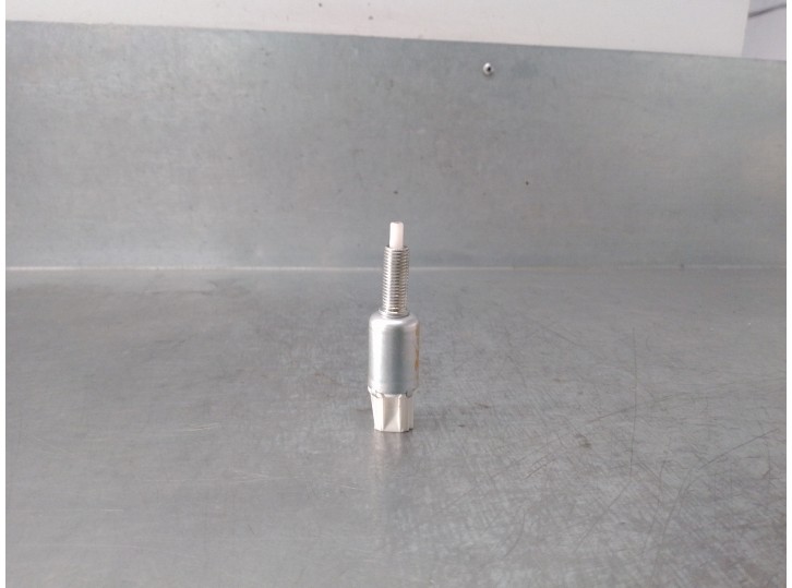 Recambio de interruptor para lexus is 200 (ds2/is2) d-cat referencia OEM IAM 8452042010 PEDAL EMBRAGUE 