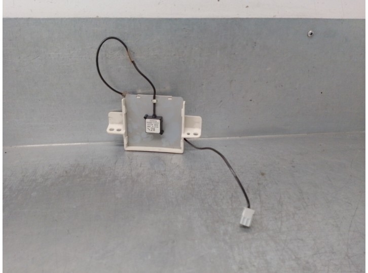 Recambio de antena para lexus is 200 (ds2/is2) d-cat referencia OEM IAM 8686053050 NAVEGACION 