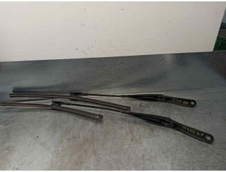 Replacement front right wiper arm for Opel Astra GTC Sport OEM IAM reference 13111220 