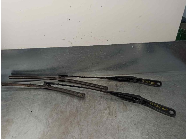 Recambio de brazo limpia delantero derecho para opel astra gtc sport referencia OEM IAM 13111220  