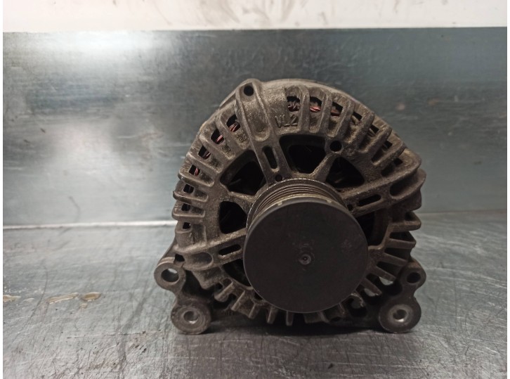 Replacement alternator for Seat Leon (1P1) 1.4 16V TSI OEM IAM reference 03C903023C 2542697D VALEO
