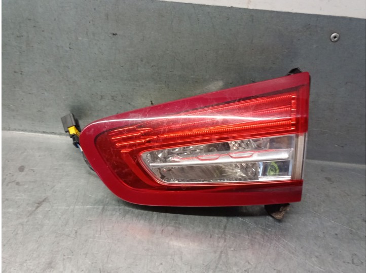 Replacement of right rear light for Citroën DS5 2.0 HDi FAP OEM IAM reference 9686919880 9686919880 