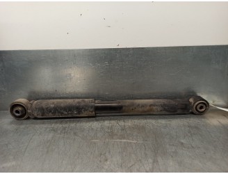 Recambio de amortiguador trasero izquierdo para mercedes-benz clase v (w447) referencia OEM IAM A4473265000  