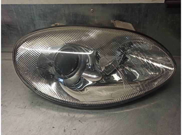 Recambio de faro derecho para daewoo leganza 2.0 cat referencia OEM IAM 0301000826  4 PUERTAS