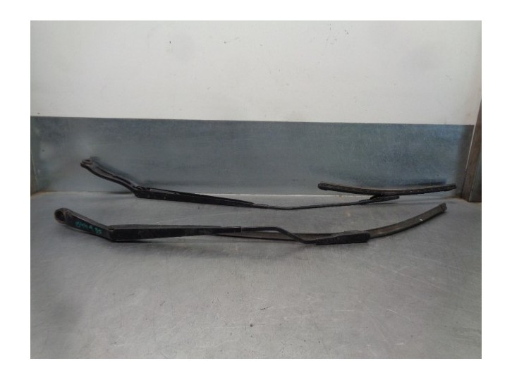 Recambio de brazo limpia delantero derecho para chevrolet aveo 1.3 diesel cat referencia OEM IAM 