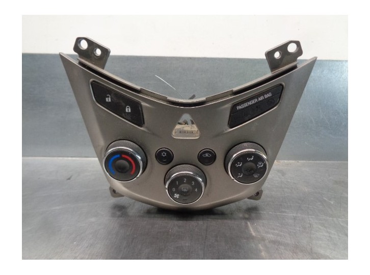 Recambio de mando climatizador para chevrolet aveo 1.3 diesel cat referencia OEM IAM 95164452 20T384452K 