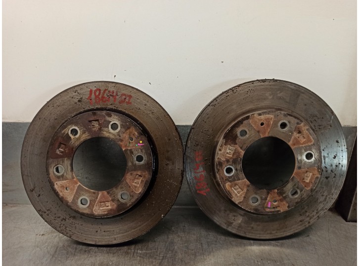 Replacement front brake disc for Mitsubishi L 200 (KL0/KJ0) 2.2 Di-D cat OEM IAM reference 4615A203 