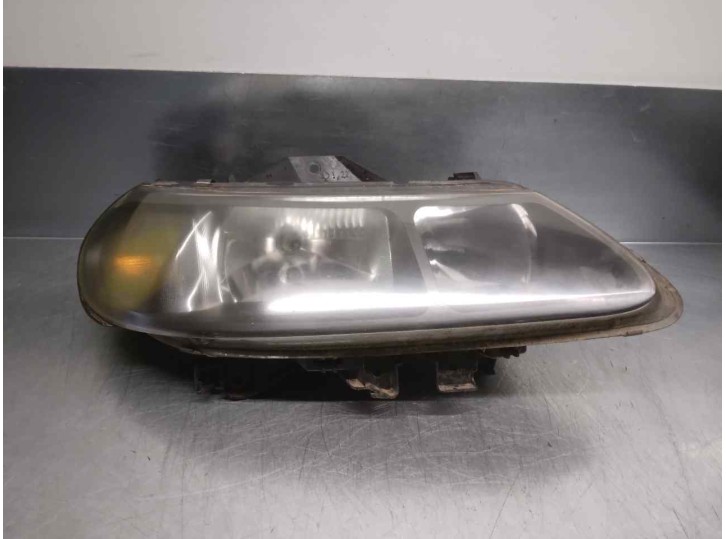 Replacement right headlight for Renault Laguna (B56) 1.9 DTi OEM IAM reference 7701047881 
