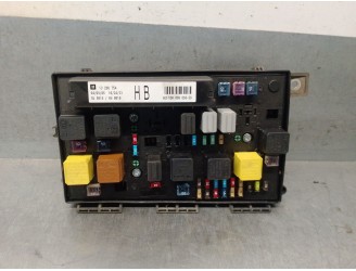 Recambio de caja reles / fusibles para opel zafira b 1.8 16v referencia OEM IAM 13206754 5DK00866838 HELLA