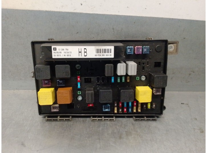 Recambio de caja reles / fusibles para opel zafira b 1.8 16v referencia OEM IAM 13206754 5DK00866838 HELLA
