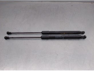 Replacement trunk / tailgate struts for Citroën C3 1.2 12V e-THP / PureTech OEM IAM reference 9813177780 
