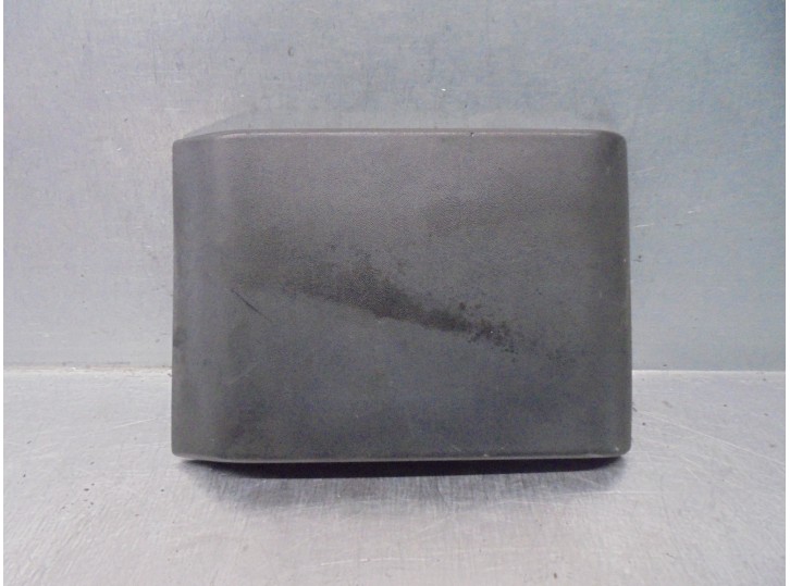 Recambio de moldura para renault master iii furgón caja cerrada referencia OEM IAM 768190129R  