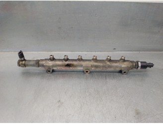 Recambio de rampa inyectora para volvo s60 berlina d5 referencia OEM IAM 8658252 0445215010 BOSCH