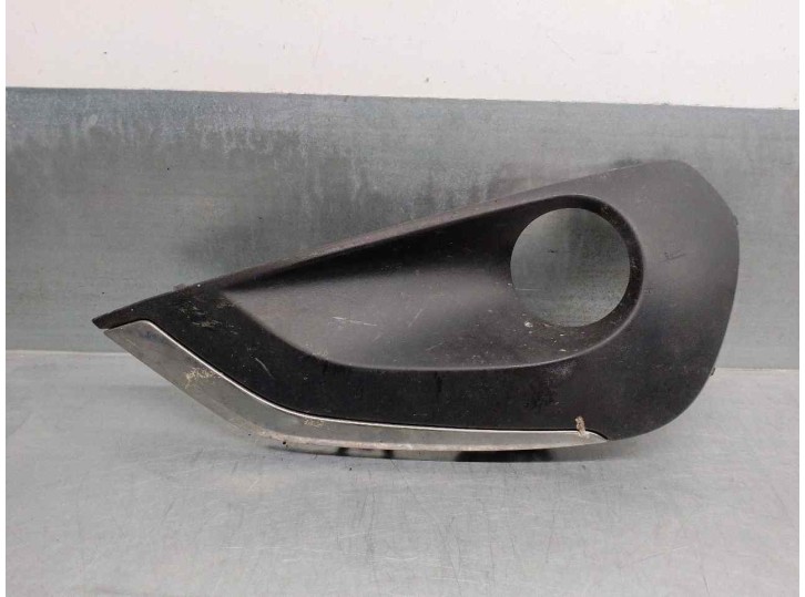 Recambio de molduras delanteras para peugeot 208 1.2 12v vti referencia OEM IAM 9810738177  