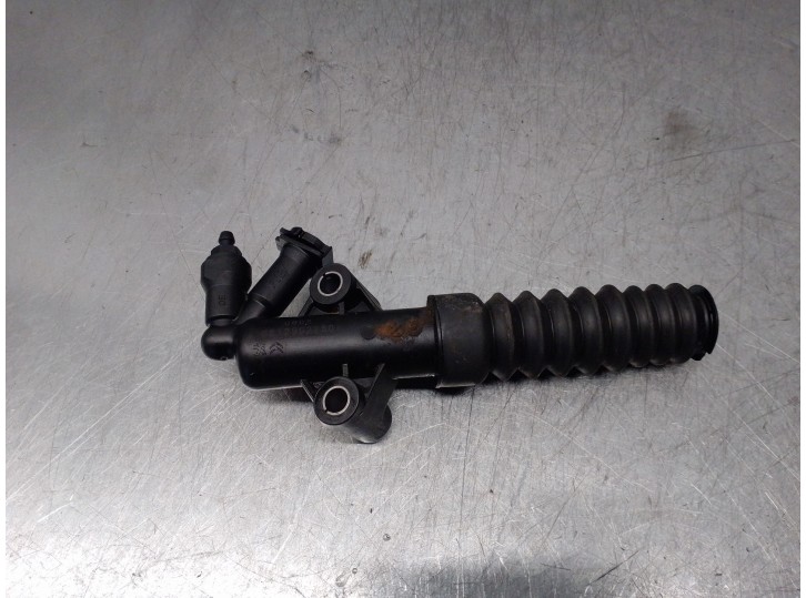 Recambio de bombin embrague para peugeot 208 1.2 12v vti referencia OEM IAM 9812902980 