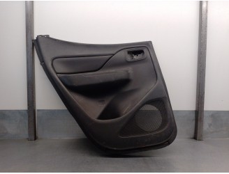 Recambio de guarnecido puerta trasera izquierda para lexus is 200 (ds2/is2) d-cat referencia OEM IAM 7222B15677  4 PUERTAS