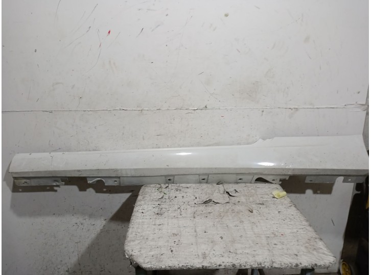 Recambio de faldon lateral para bmw 3 coupé (e92) 320 d referencia OEM IAM 51777256105 51777256105 