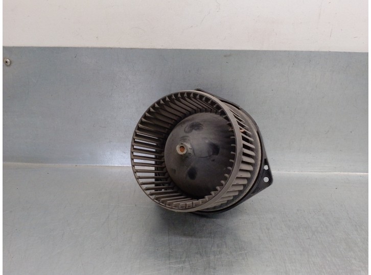 Recambio de motor calefaccion para nissan vanette cargo 2.3 diesel referencia OEM IAM 4868530350 0130111154 BOSCH