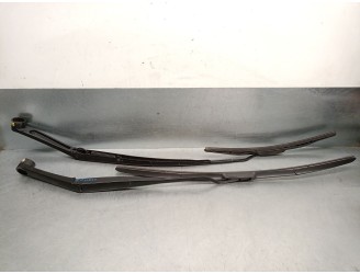 Recambio de brazo limpia delantero derecho para kia stonic (yb) 1.2 cvvt referencia OEM IAM 98321H8000  