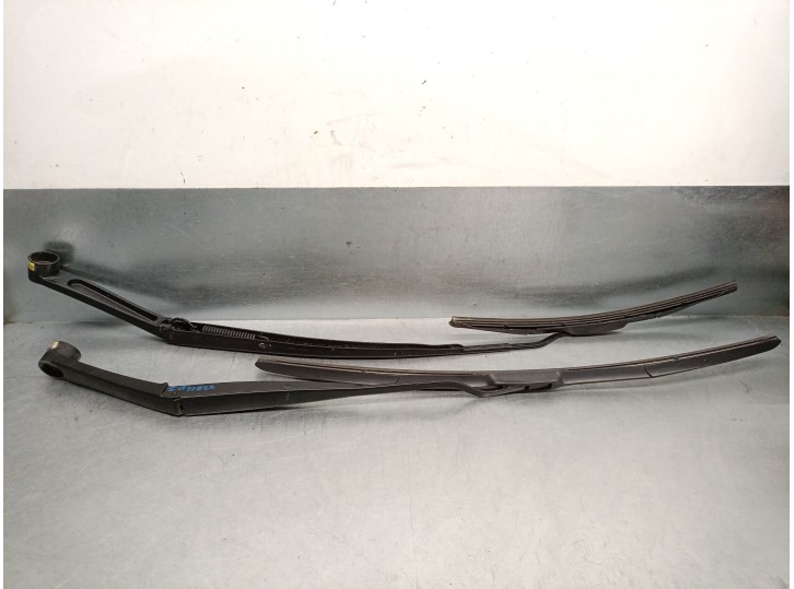 Recambio de brazo limpia delantero derecho para kia stonic (yb) 1.2 cvvt referencia OEM IAM 98321H8000  