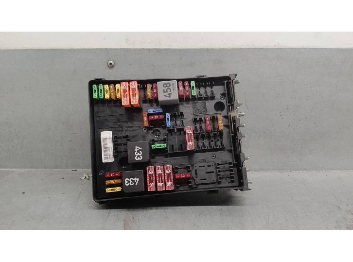 Recambio de caja reles / fusibles para skoda octavia berlina (1z3) 1.9 tdi referencia OEM IAM 1K0937124K  