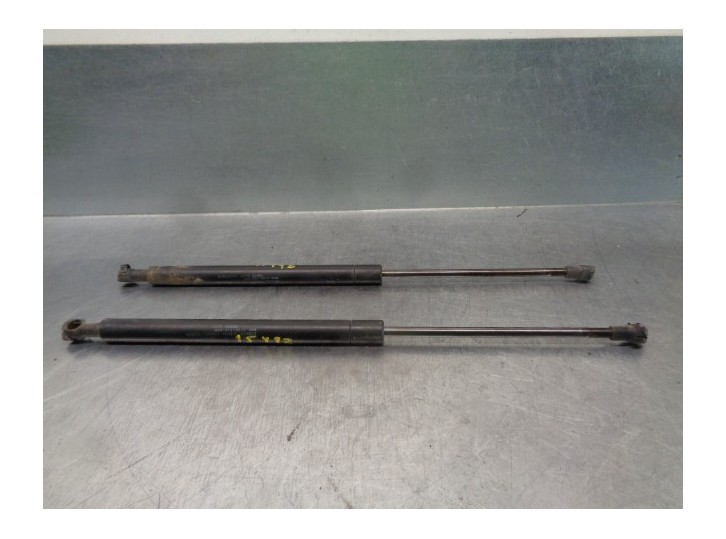 Replacement tailgate / boot lid struts for Volvo V50 Estate 2.4i Kinetic OEM IAM reference 30716189 