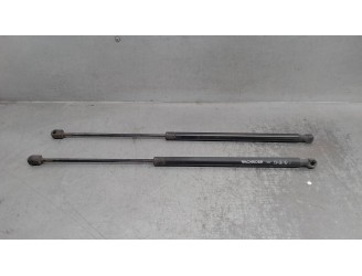 Replacement boot / tailgate shock absorbers for Skoda Octavia Saloon (1Z3) 1.9 TDI OEM IAM reference 1Z9827550 