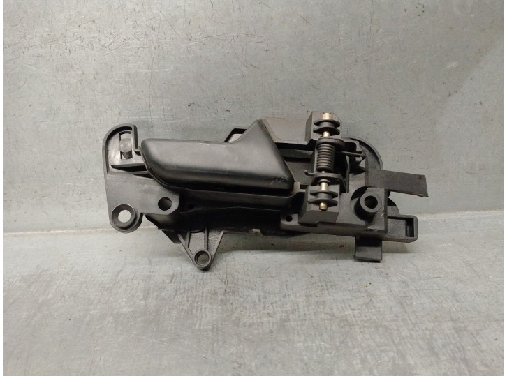 Replacement right front interior door handle for Citroën Xantia Saloon 2.0 HDi CAT (RHY / DW10TD) OEM IAM reference 96106799