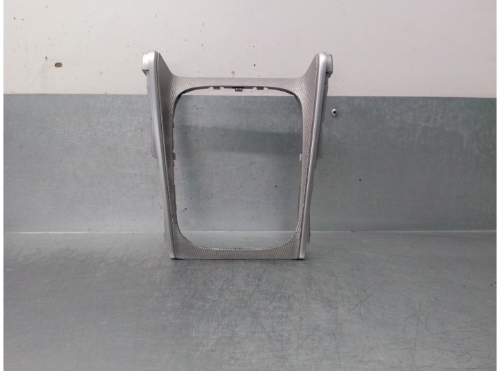 Recambio de guarnecidos palanca cambio para renault megane ii berlina 5p 1.9 dci diesel referencia OEM IAM C126HA 