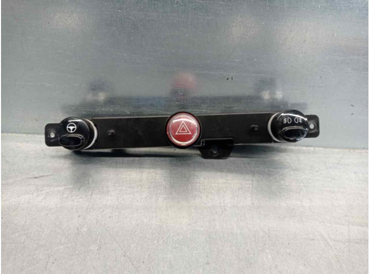 Replacement hazard warning switch for Fiat 500 (312_) 1.2 (312AXA1A) OEM IAM reference 73545110 E30496 