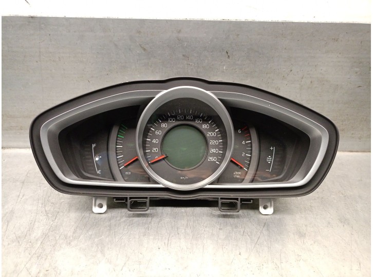 Replacement instrument cluster for Volvo V40 Hatchback (525) D2 OEM IAM reference 31453103 36051278 