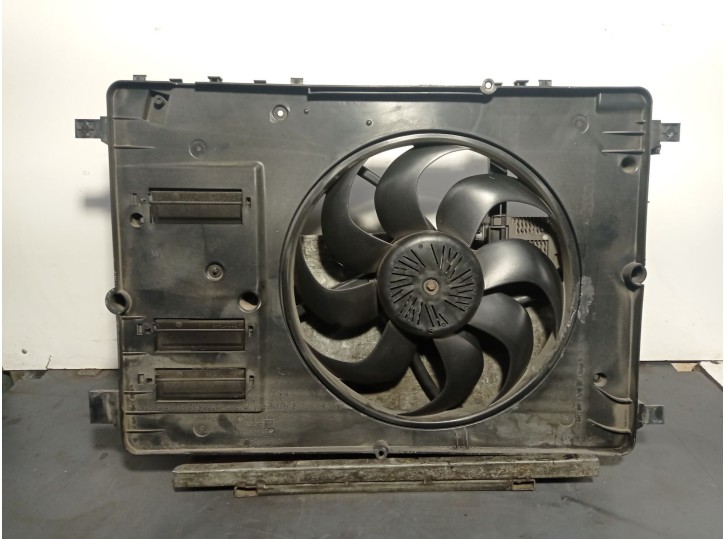 Recambio de electroventilador para volvo v40 hatchback (525) d2 referencia OEM IAM 31686809 31686809 C9G4A