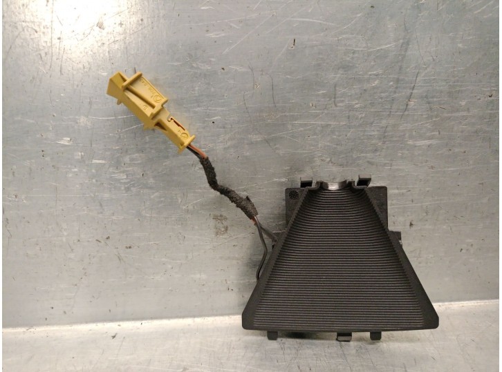 Recambio de molduras delanteras para mercedes-benz cla shooting brake (x118) cla 200 (118.687) referencia OEM IAM A0005454921  