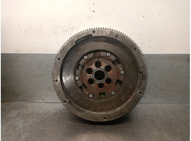 Recambio de volante motor para skoda karoq (nu7, nd7) 1.5 tsi referencia OEM IAM 05E105266C 05E105266C 