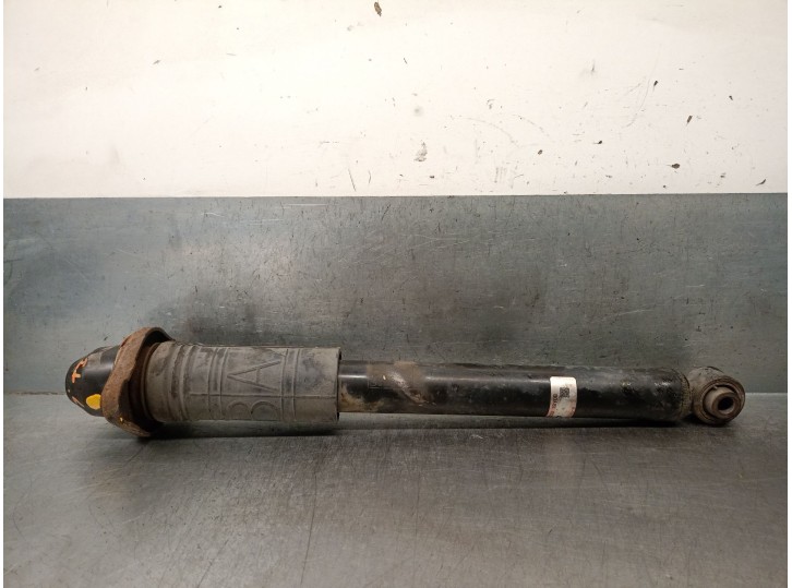 Recambio de amortiguador trasero izquierdo para infiniti ex 30d referencia OEM IAM 562101BY0B E62101BY0B 110426A TOKICO