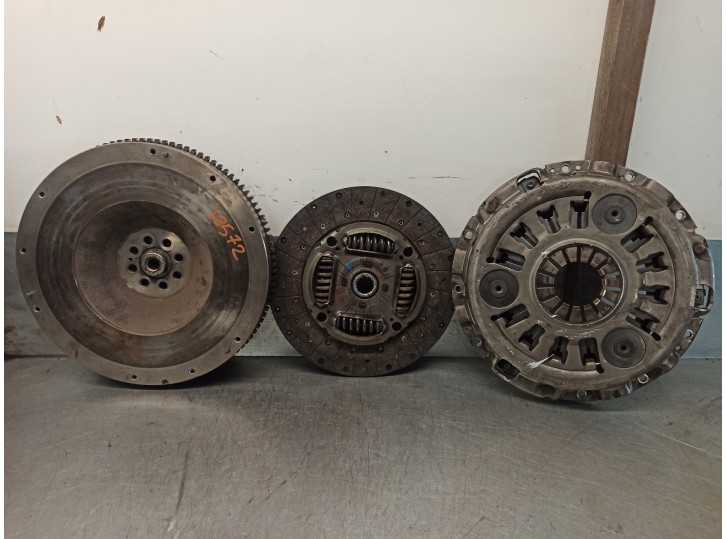 Recambio de kit embrague para nissan navara pick-up (d40m) 2.5 dci cat referencia OEM IAM 123108X00A  