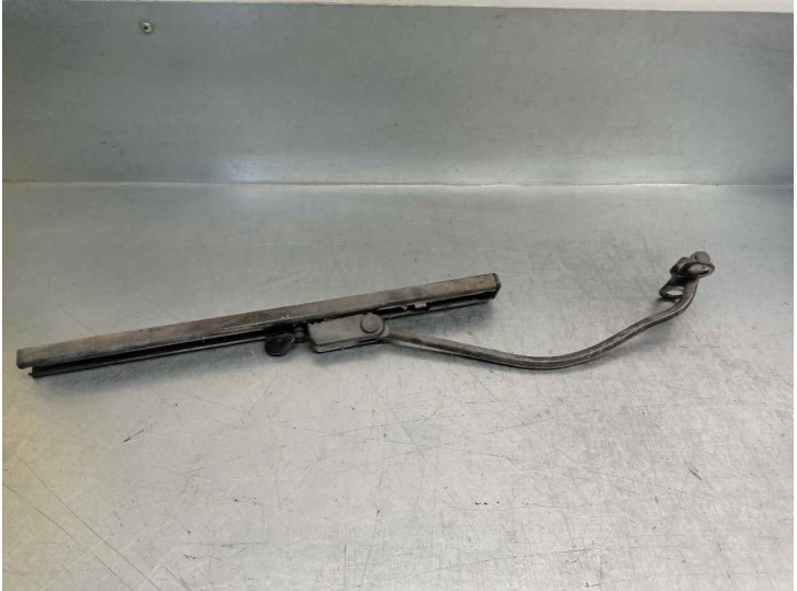 Recambio de retenedor puerta para nissan vanette cargo 2.3 diesel referencia OEM IAM 904712C200  6 PUERTAS