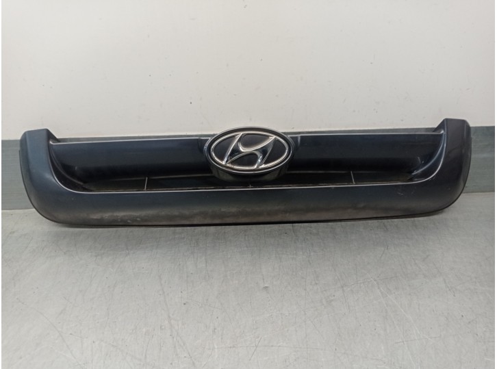 Replacement front grille for Hyundai Santa Fe (SM) 2.7 V6 CAT OEM IAM reference 8635126700 