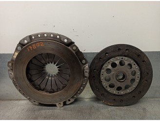 Recambio de kit embrague para mercedes-benz clase c (w201) berlina 2.3 referencia OEM IAM 323019712 323019712 LUK