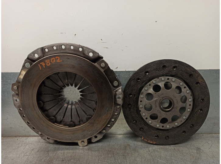 Recambio de kit embrague para mercedes-benz clase c (w201) berlina 2.3 referencia OEM IAM 323019712 323019712 LUK