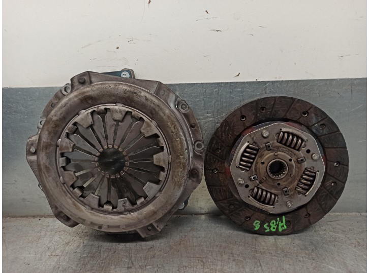 Replacement clutch kit for Peugeot 206 Sedan 1.1 OEM IAM reference 9657886480 