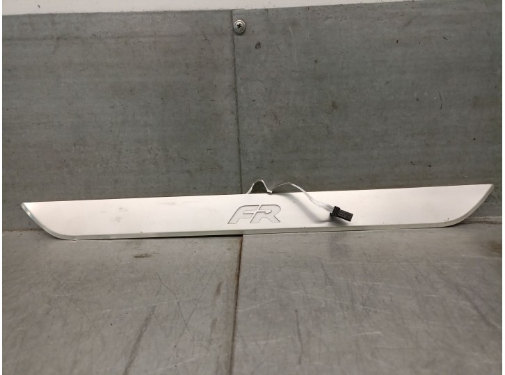 Recambio de luz interior para seat leon sportstourer (kl8, kld) 1.5 tsi referencia OEM IAM 5FA947417A CD27322