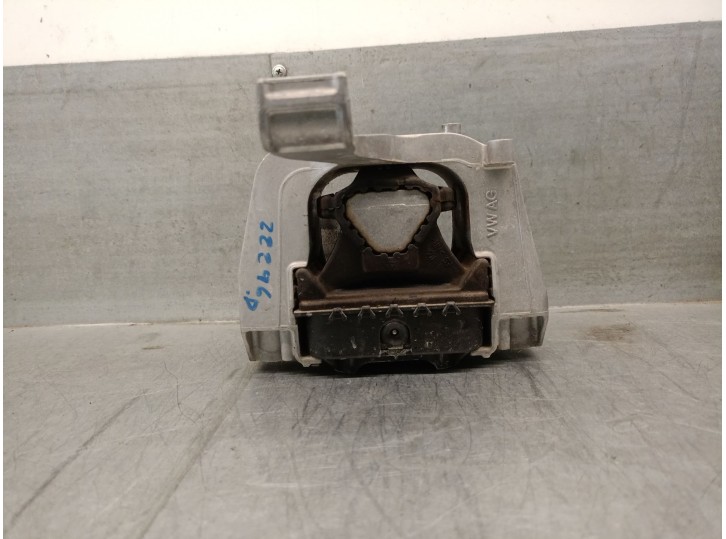Replacement right engine mount for Seat Leon Sportstourer (KL8, KLD) 1.5 TSI OEM IAM reference 5WA199262D 5WA199262D 