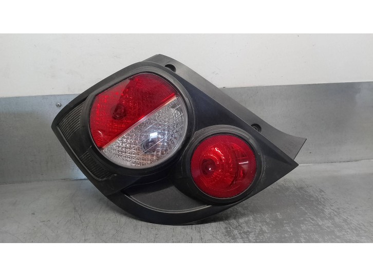 Recambio de piloto trasero izquierdo para chevrolet aveo 1.3 diesel cat referencia OEM IAM 95470359 5 PUERTAS