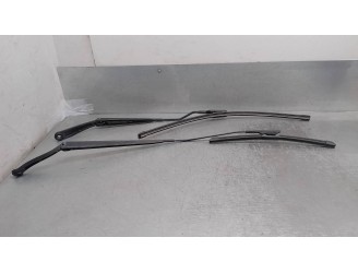 Recambio de brazo limpia delantero derecho para chevrolet aveo 1.3 diesel cat referencia OEM IAM W000018067  