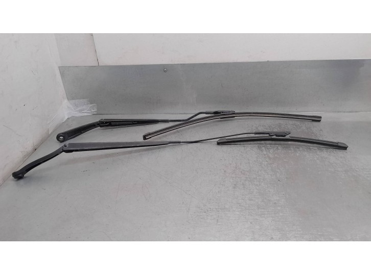 Recambio de brazo limpia delantero derecho para chevrolet aveo 1.3 diesel cat referencia OEM IAM W000018067  