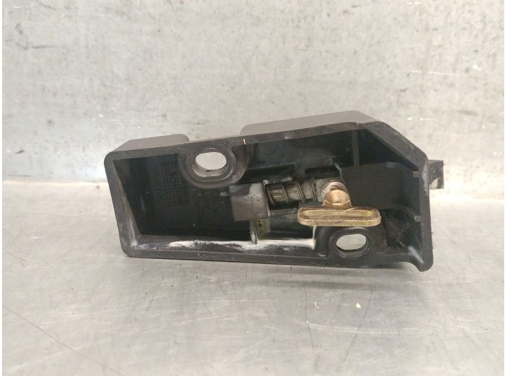 Recambio de cerradura maletero / porton para maxus 3.9t 17s 120 m-bus vespino 130e referencia OEM IAM 564411038 