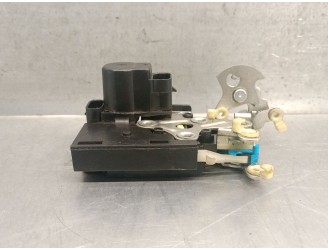 Recambio de cerradura puerta delantera derecha para maxus 3.9t 17s 120 m-bus vespino 130e referencia OEM IAM A046818 