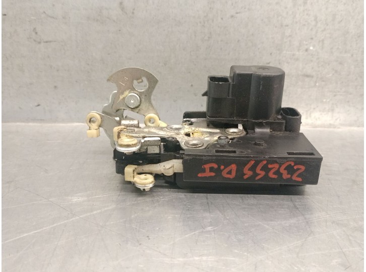 Recambio de cerradura puerta delantera izquierda para maxus 3.9t 17s 120 m-bus vespino 130e referencia OEM IAM TEC109705212 